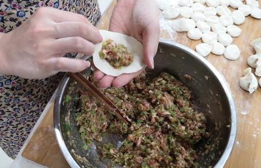 冬至包饺子,我家只吃这饺子馅,钙是鸡蛋的6倍,比韭菜饺子还鲜