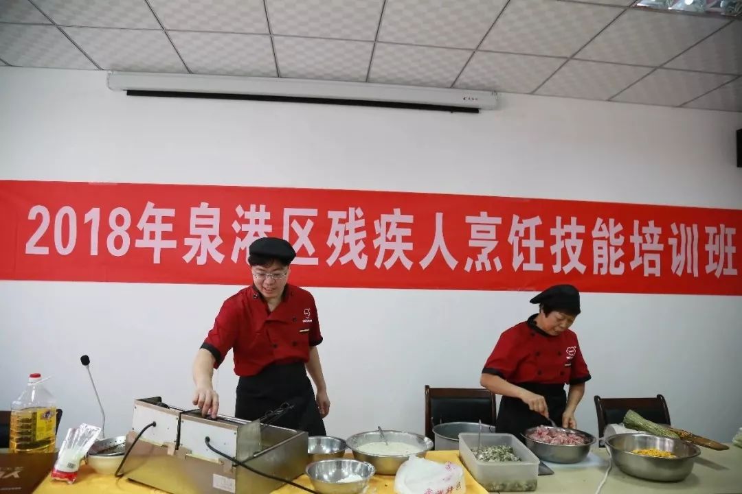 郭梅兰(右)和庄培彬(左)