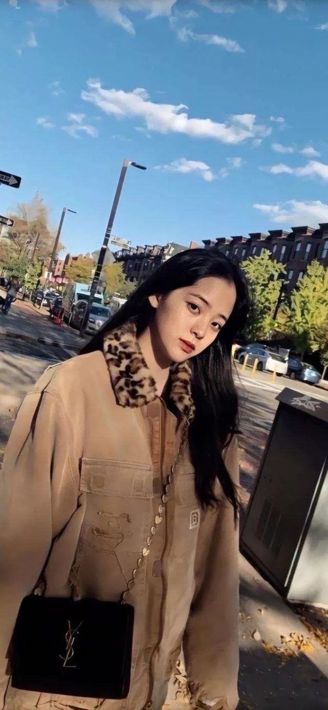 欧阳娜娜 | 深扒新一代穿衣模板,轻松穿出甜酷少女感