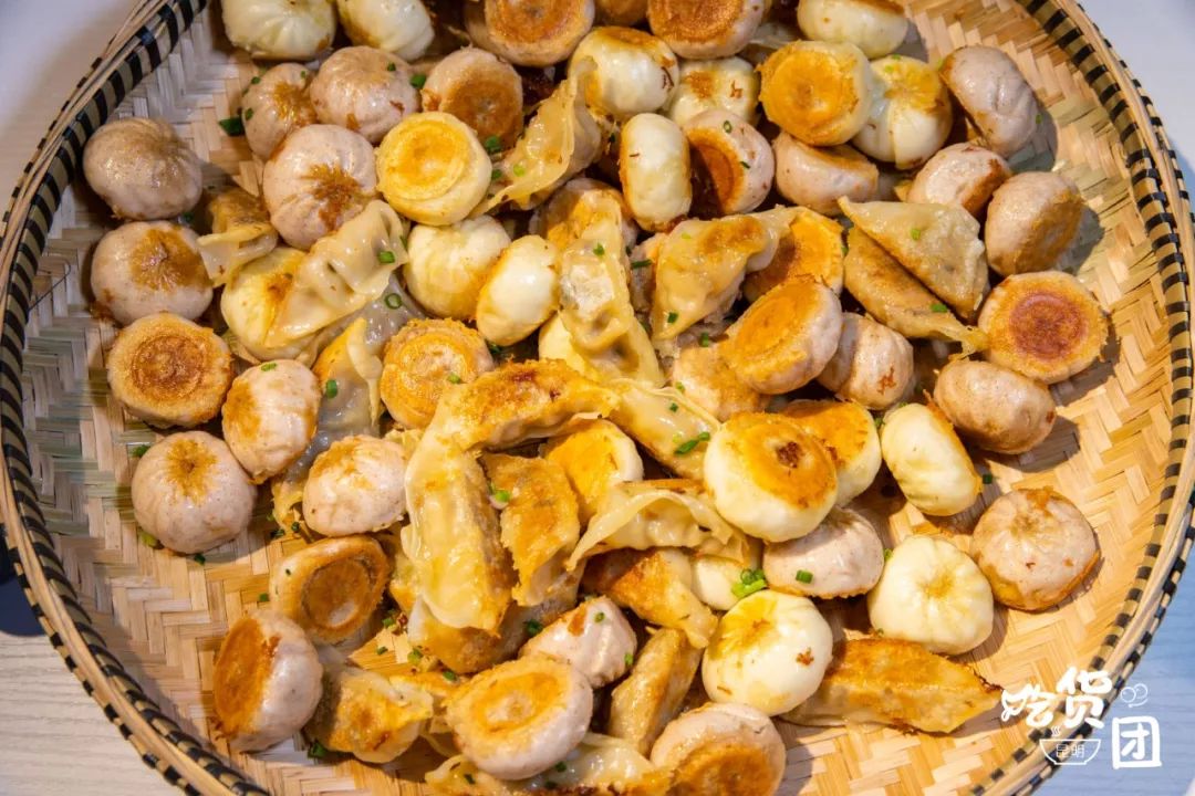 生煎包 满当当一簸箕的生煎包和生煎饺,看得团长走不动路了!