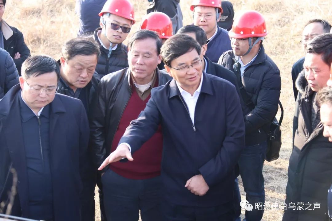 合盛硅业股份有限公司董事长兼总经理罗立国,市领导江先奎,陆维智