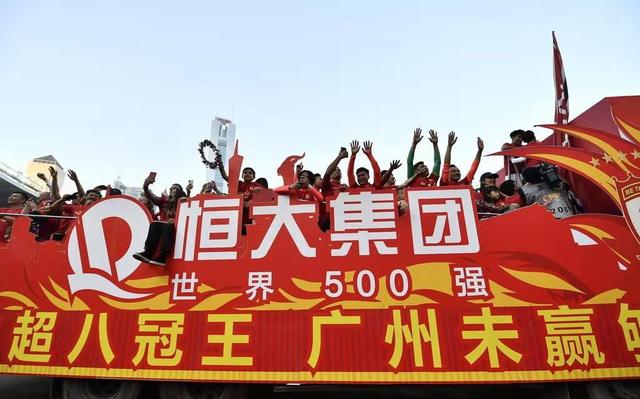 【齐帅】广州恒大不愧是豪门，新闻影响力冠绝中超，场上场下都是