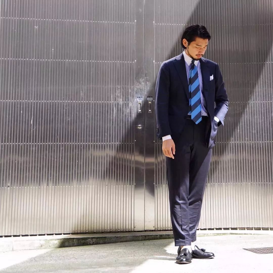 怎么穿显得有档次 1689b54d725e4288867261bc82e6fd22.jpeg