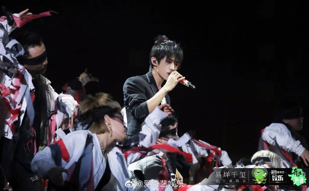 易烊千玺玊尔演唱会 1ac65eb0eac94df5b63614aa080bb375.jpeg