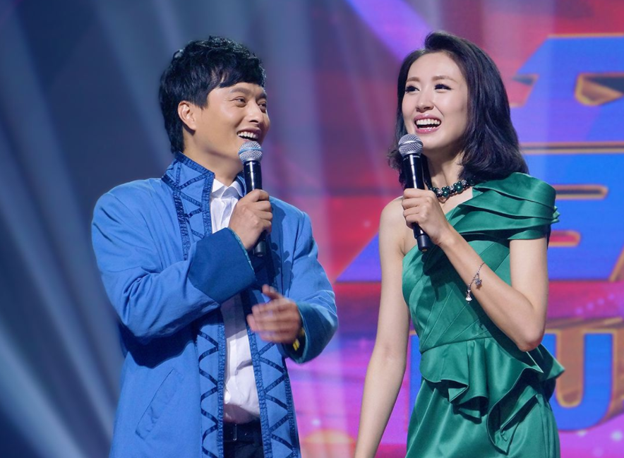 在"星光大道"火起来之后,遗弃了15年的发妻,现在的他生活凄惨