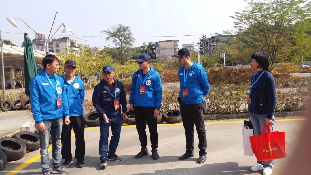 一场体验教练员的驾驶知识和实际操作的超水平竞赛