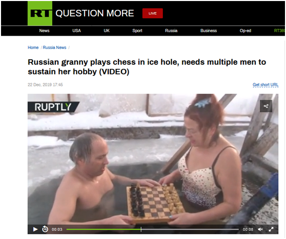 硬核爱好!俄68岁大妈“冰窟窿”里下象棋：我一直坐在这，对面的人换个不停