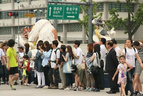 人口负债严重_负债累累图片(2)