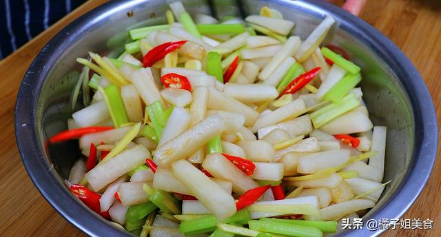 酸萝卜腌制方法家庭做法 294b79c49f7f4e1baad8b866c3910c4a.jpeg