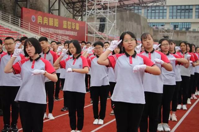 20华东师范大学附属中旭学校21璧山中学璧山中学校服是简约的运动风