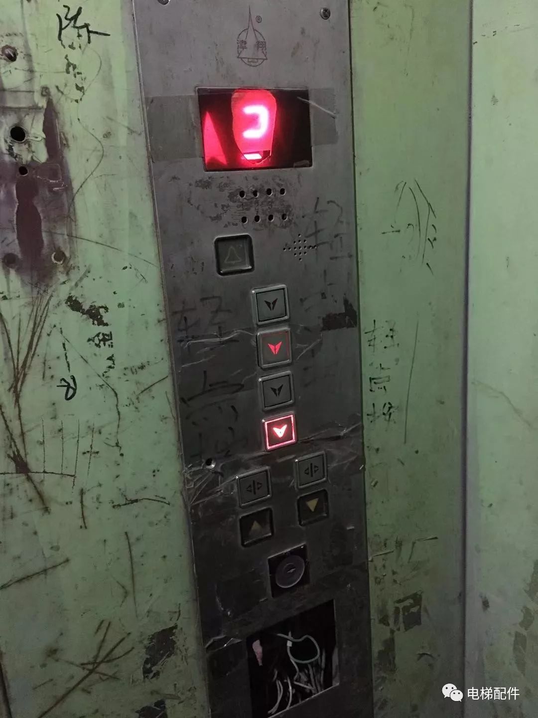修电梯,相信你也有过吧04副轨出厂就这样了,谁能解释下这是什么造型