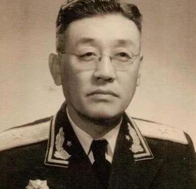 此人是红军创始人之一,1955年只授予大校军衔,主席:立刻升少将