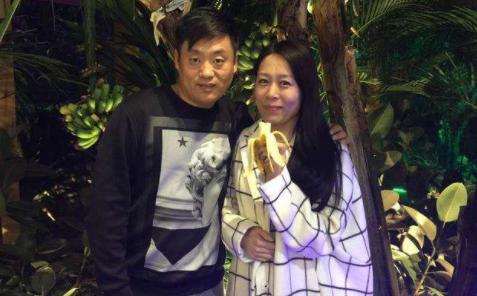 国家二级演员宋晓峰,照顾病妻不离不弃,今41岁一家3口超幸福_杨晓茹