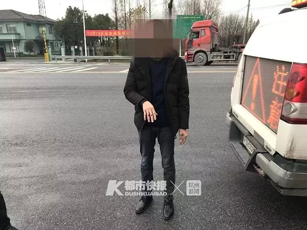 高速路上螺母被碾压后弹起砸穿一SUV车挡风玻璃，司机受伤