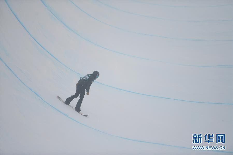 【环球网】单板滑雪U型场地世界杯崇礼站：中国选手包揽女子冠亚