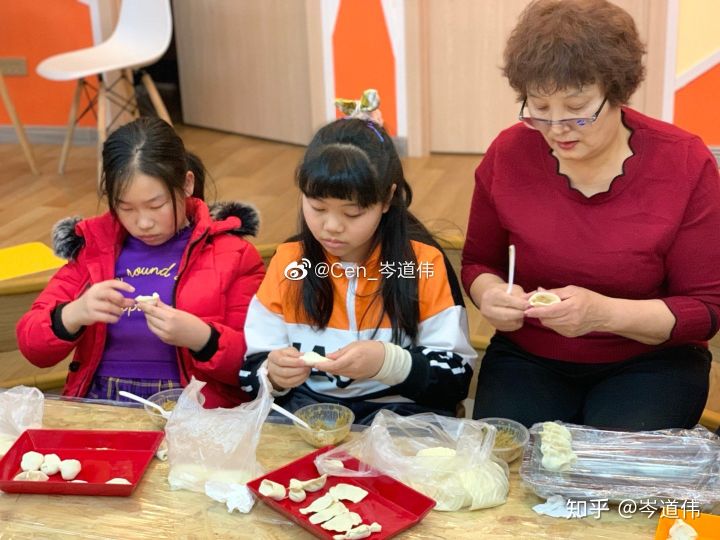 奖:朱许琪与陈睿临三等奖:杨晨语芯,陈艺涵,张传岳校长周小峰致欢送辞