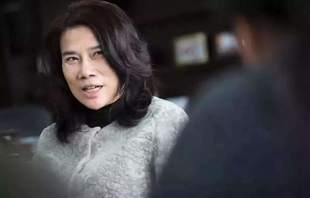 女网红嘲笑董明珠“又老又丑”，谁给的脸？