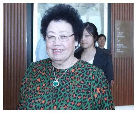 陈丽华有几个小孩 72e6732997bc48228cf11690f91a735f.jpeg