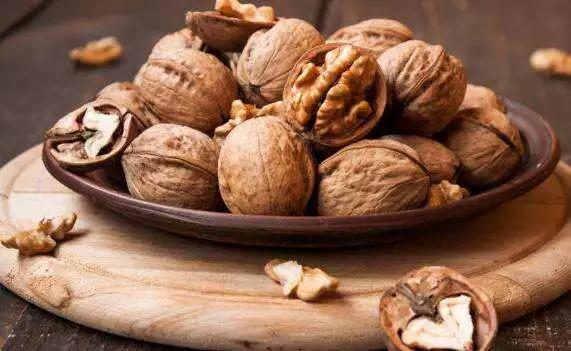 坚果推荐吃多少克 7ace47ca05e94adaa531098bf4ba493f.jpeg