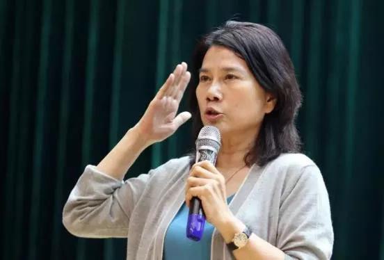 女网红嘲笑董明珠“又老又丑”，谁给的脸？