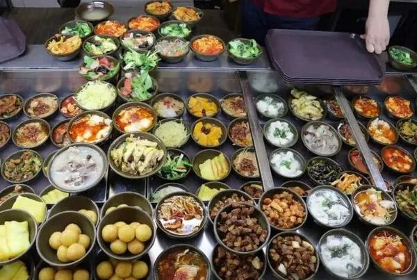 四川大学冬至上新“1分钱饺子”！来看看别人家的学校食堂天天吃啥？