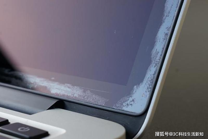 苹果MacBook屏幕镀膜有问题？2代旧机不再提供免费维修