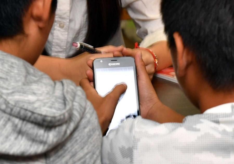 日本青少年网瘾问题堪忧：六成中小学生有网友近两成见过面