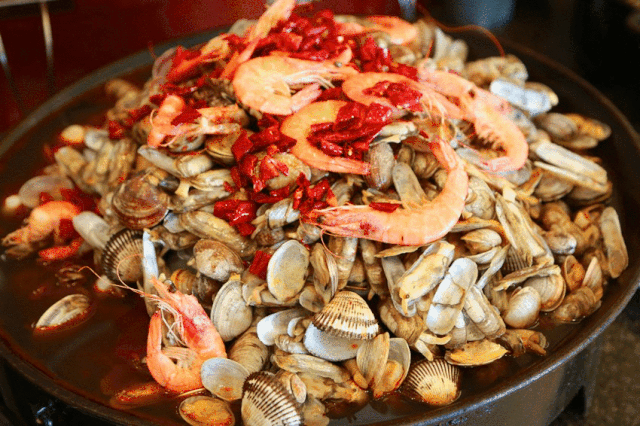 基围虾的爆炒小河虾 色泽诱人,香味扑鼻的辣炒八带鱼  特色海鲜美食