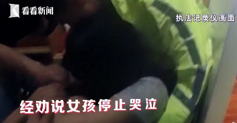 ?新华街附近发生车祸，被撞车上有孩子！肇事司机当场逃逸|新闻日