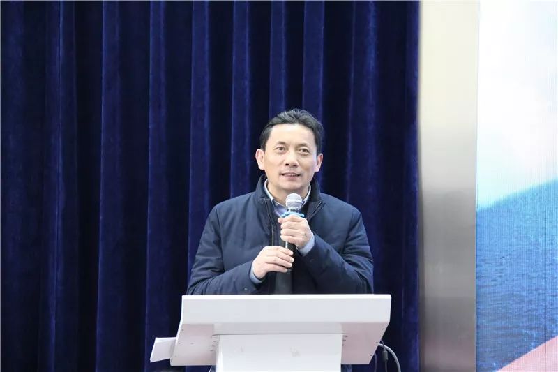 江苏凤凰传媒出版集团报刊中心主任,江苏教育出版社副总编游建华