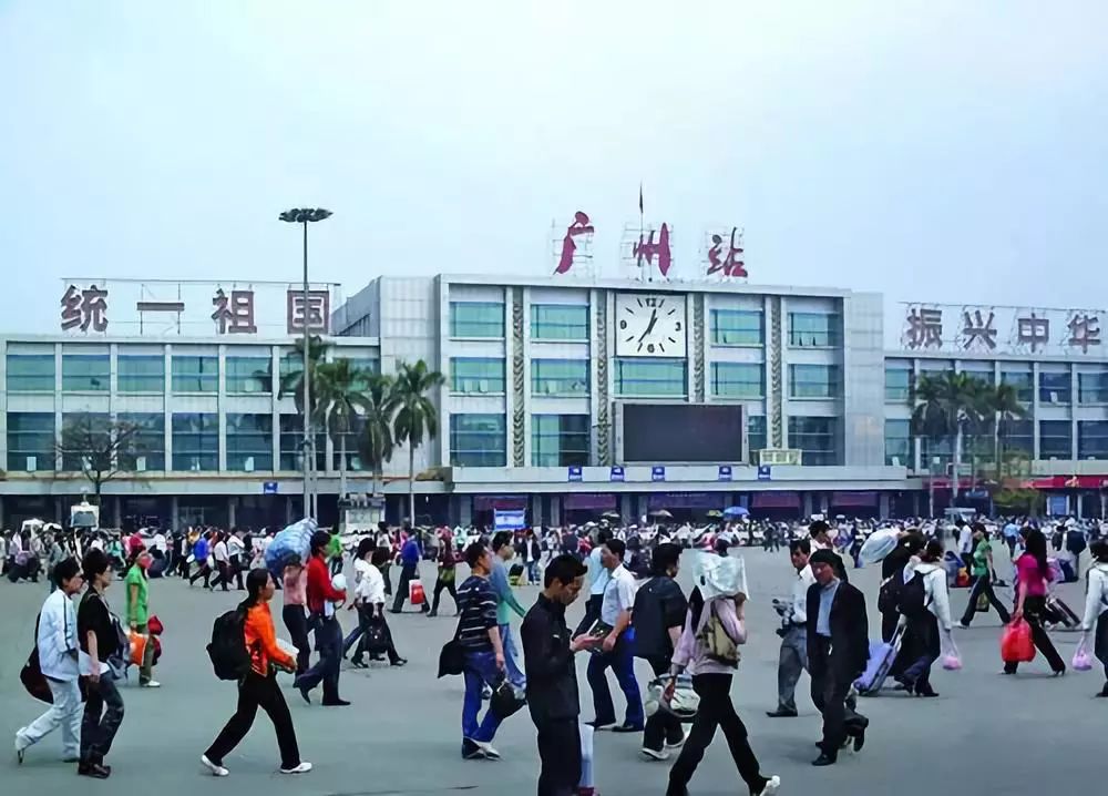 它目送过数以百万计当时的广州火车站已有了"春运"的概念上世纪90年代