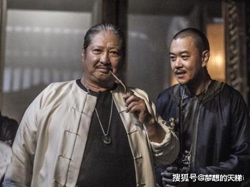 为什么有人说洪金宝怎么越老面相越凶,张耀扬越老越面善?