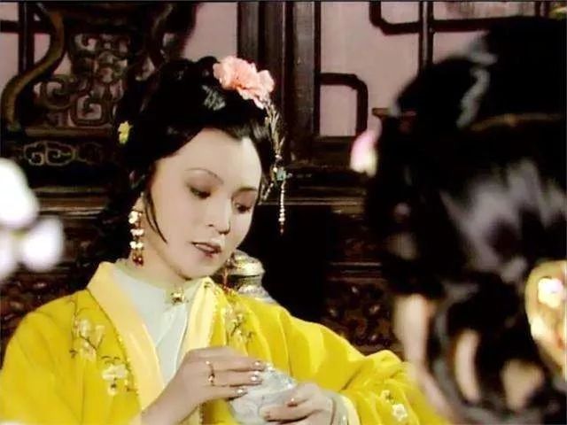 《红楼梦》第一泼妇夏金桂:被算计婚姻里开出的恶之花
