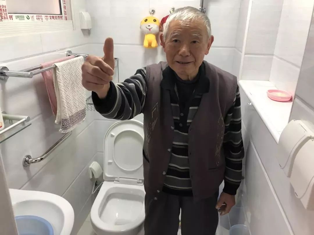 让施工更透明 在推进"手拎马桶"项目过程中,封骏哲为了更好地倾听与