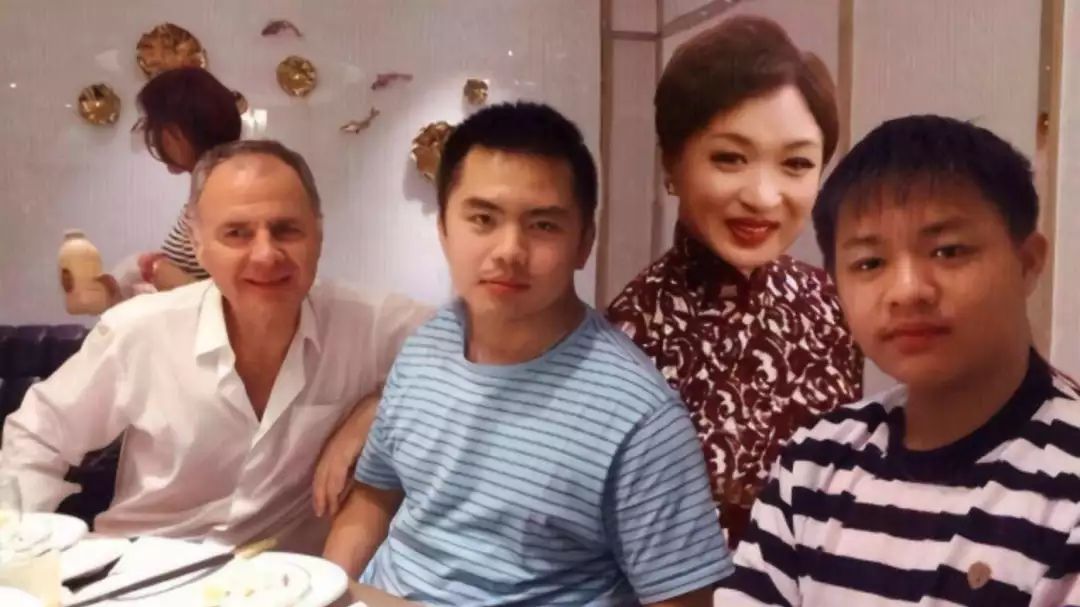 儿子长相帅气学习成绩也都很好女儿更是一个亭亭玉立的大姑娘了金星对