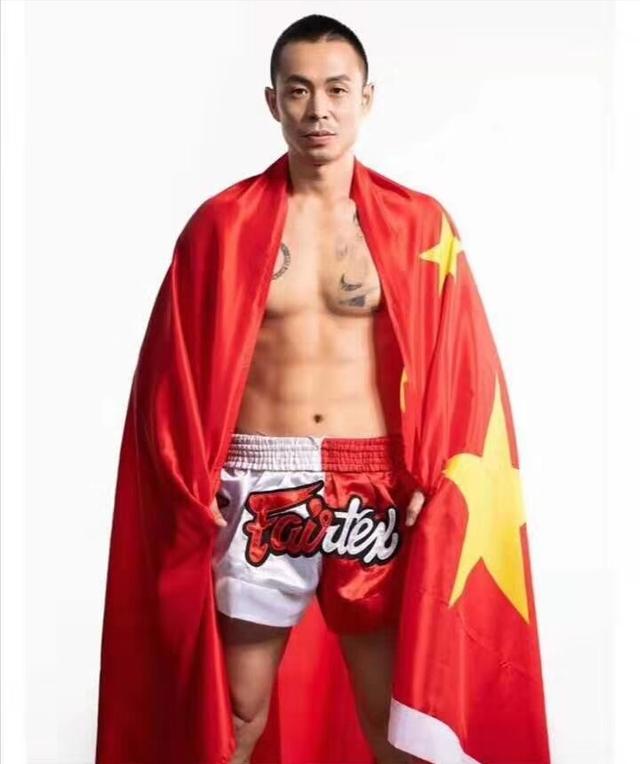 现代叶问正式接受散打冠军挑战:我挺过10秒,把