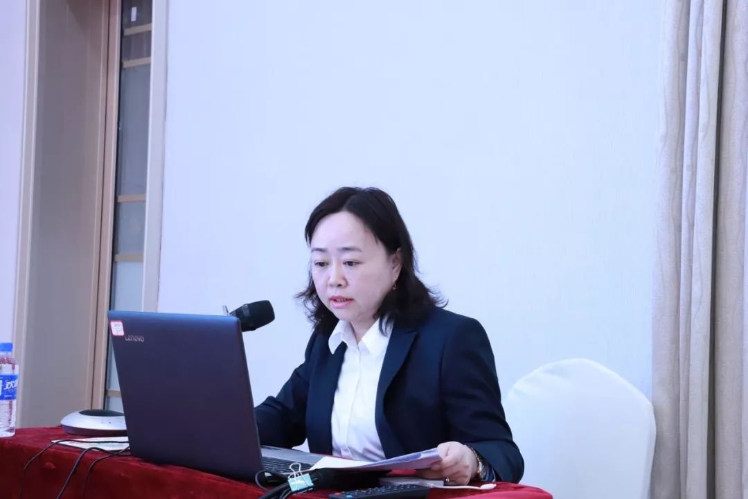 财务部经理 14f2b629f88a4d01bd40e31c81155672.jpeg