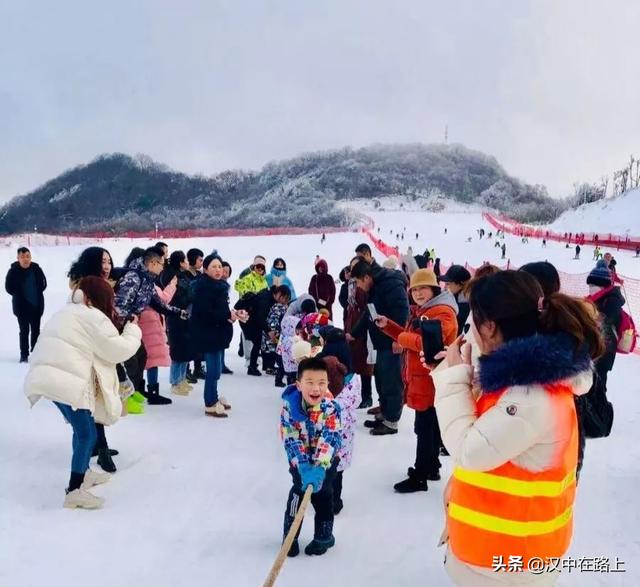 别拦我,我要去龙头山玩(雪地平衡车)_滑雪场