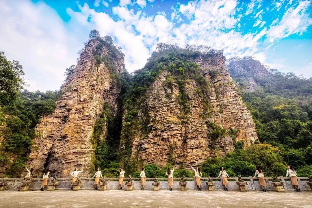 天下第一大斑石奇趣游,千层峰"小张家界"圈子行,封开杏花鸡岭南美食游