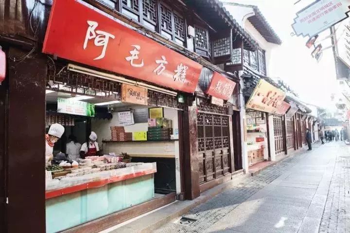 店铺:一品方糕  地址:七宝老街南大街27,28号  ↓ 小闵提示 ↓  据说