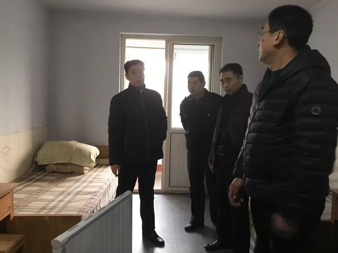 中欧体育:李洪刚到单身公寓实地查看冬季供暖情况