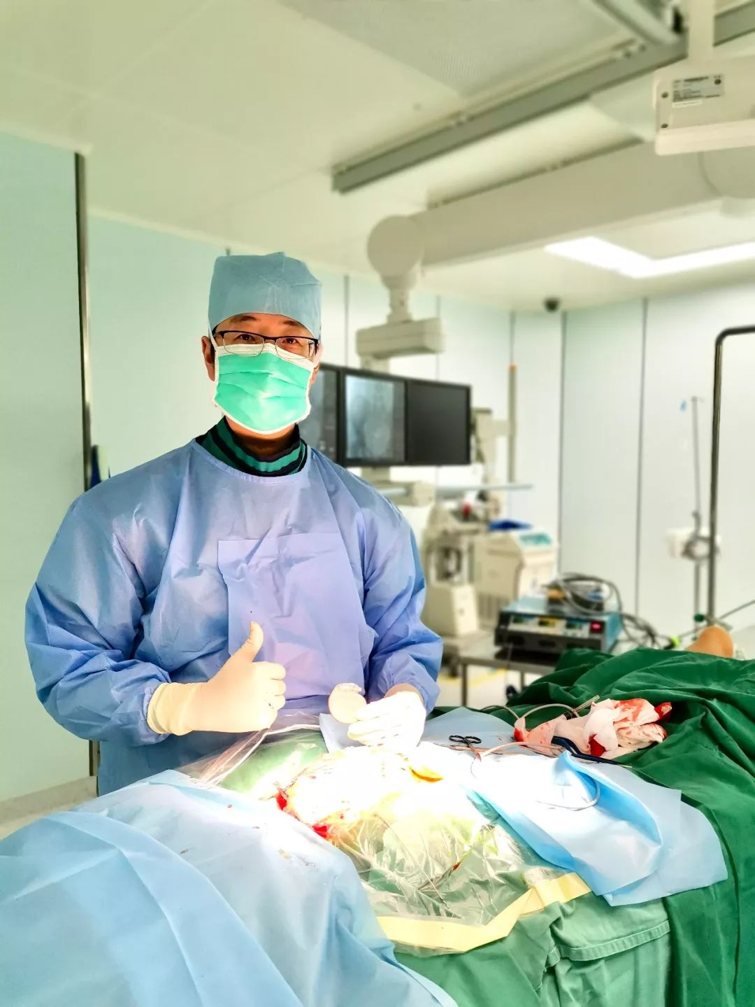 simc新闻上海首例国产膀胱起搏器植入术在我院成功开展