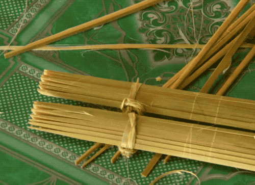 古代的竹制油纸伞，竟然是和现代金属骨架伞一样的制作原理......