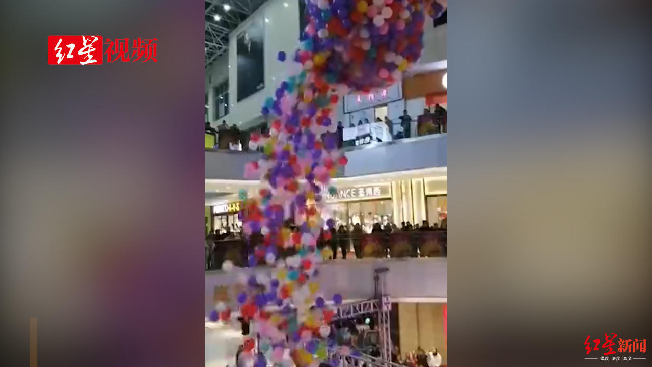 湖南新化一商场“气球雨”活动中2人受伤医院：伤势严重正抢救