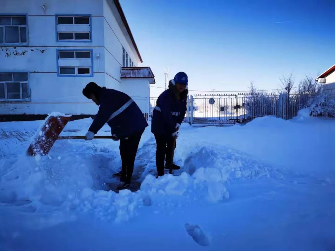 今日头条│大雪中的逆行者