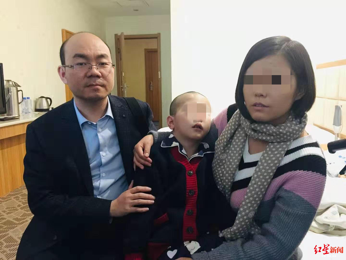 犯虐待罪和遗弃罪，陕西“渭南继母虐童案”生父一审获刑3年