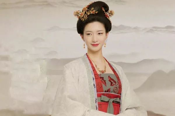 赵祯 小张原本是 清河郡王的女儿,因为家庭不幸,小时候就入宫了,被