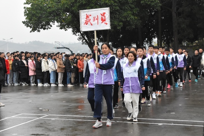 泸县九中举行2019年秋第六届师生健身节之微型运动会