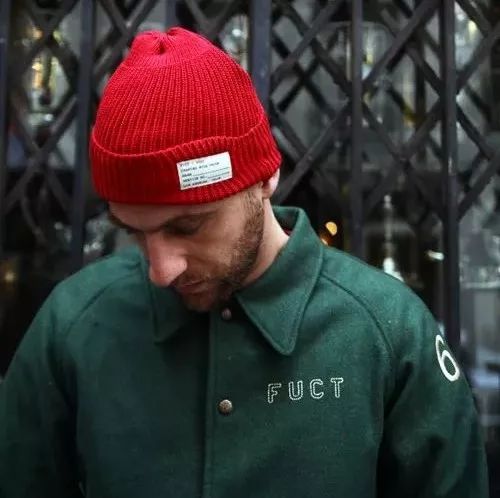 绿配红发色 9fb4e3606a5a4d89b57774f66c9d2eed.jpeg