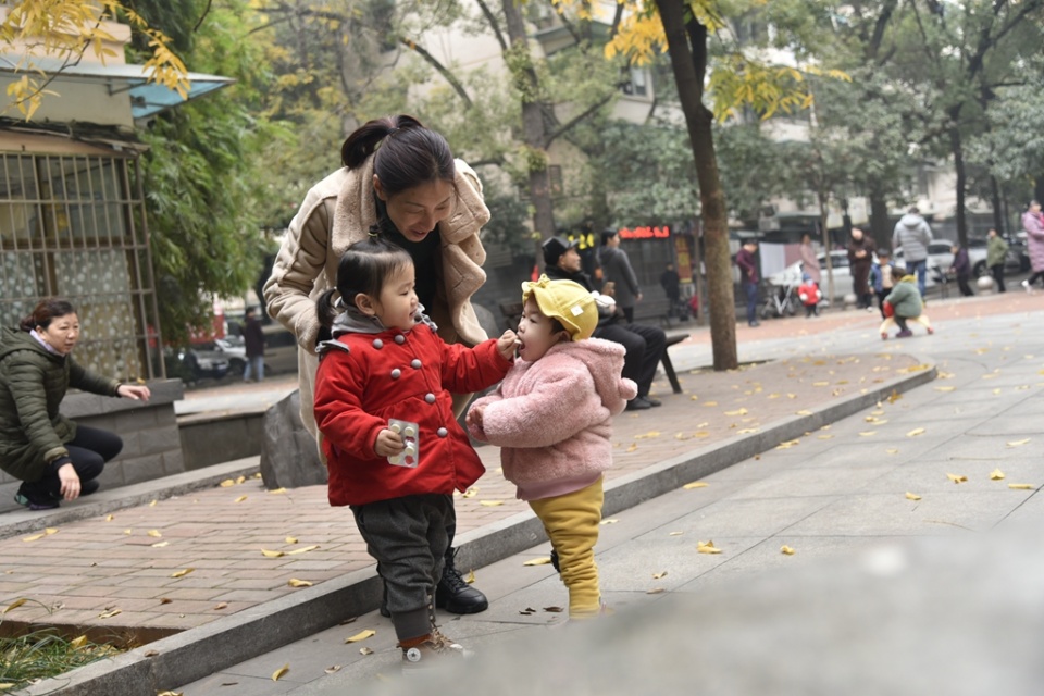 #镜瞰天下#两个孩子同患重病，我只能祈求命运，给我留下一个健康孩子吧